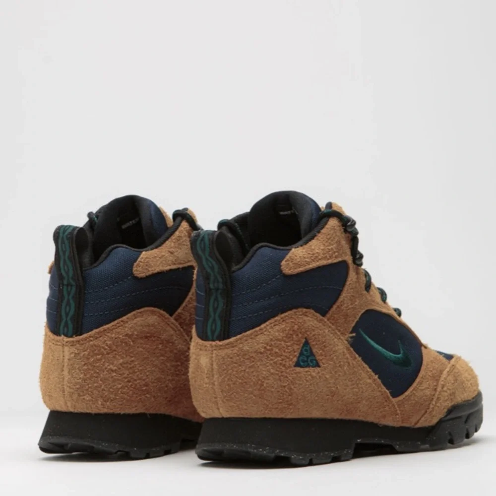 Nike ACG Torre Mid Waterproof Shoes in Burnt Sienna, Dark Atomic Teal Size 8
